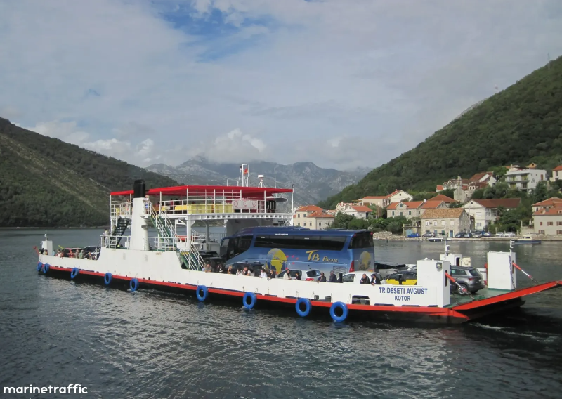 Drama kod Hvara: Brod ostao bez pogona, remorker iz Ploča juri prema njemu