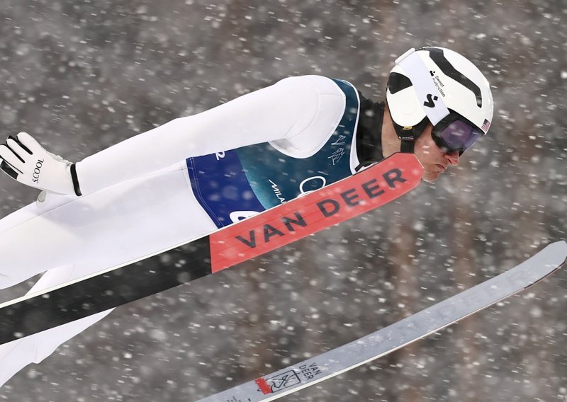 Neopreznost koja je mogla završiti tragedijom; Amerikanac se spuštao niz skakaonicu...