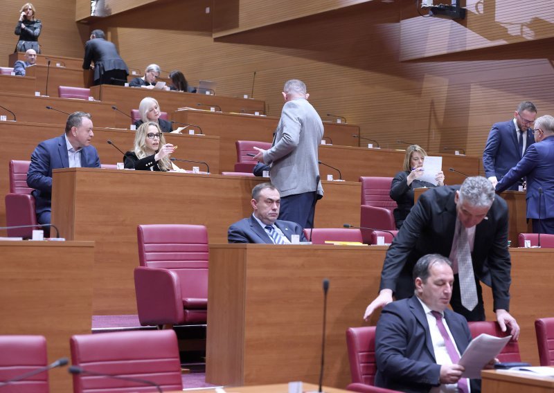 Oporba oštra o Povjerenstvu za odlučivanje o sukobu interesa: 'Sustavno lomljena krila'