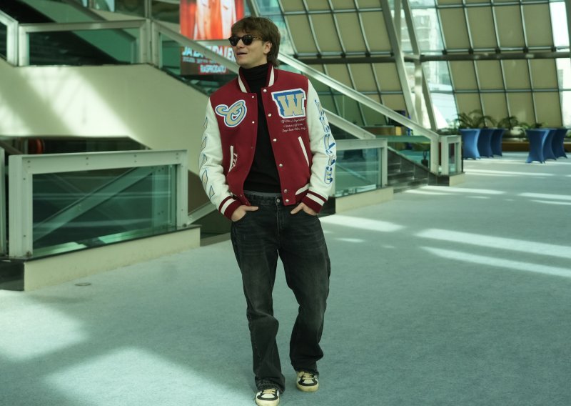 Kasica-prasica se očito puni, a to se najbrže vidi na garderobi Jakova Jozinovića