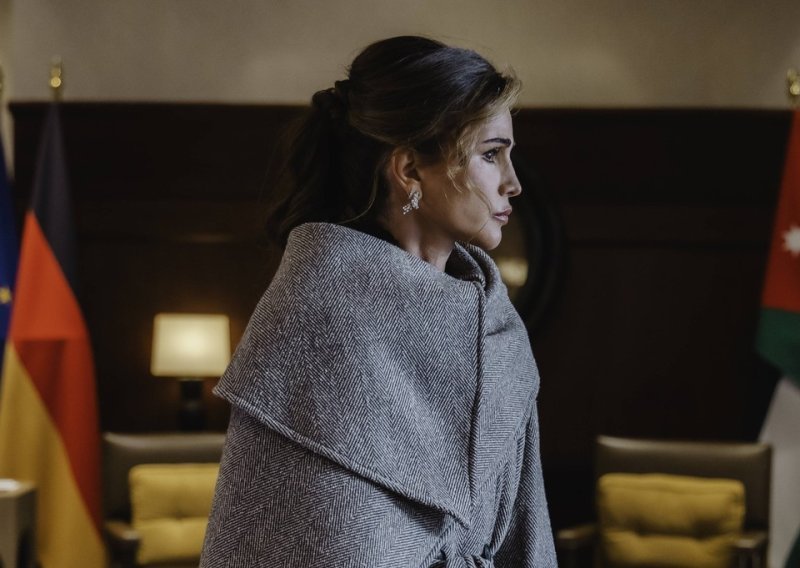 Uz malu pomoć Victorije Beckham: Kraljica Rania isfurala savršen diplomatski look