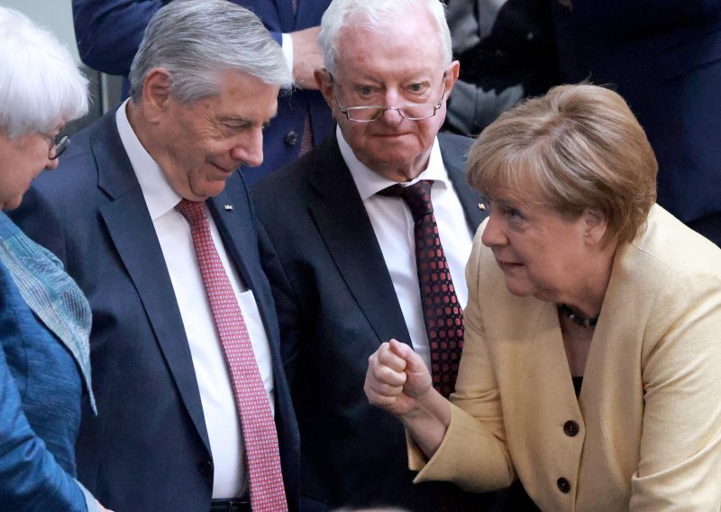 Merkel se vraća, u stranci gori: Njezin rival danas je pred odlučujućim testom