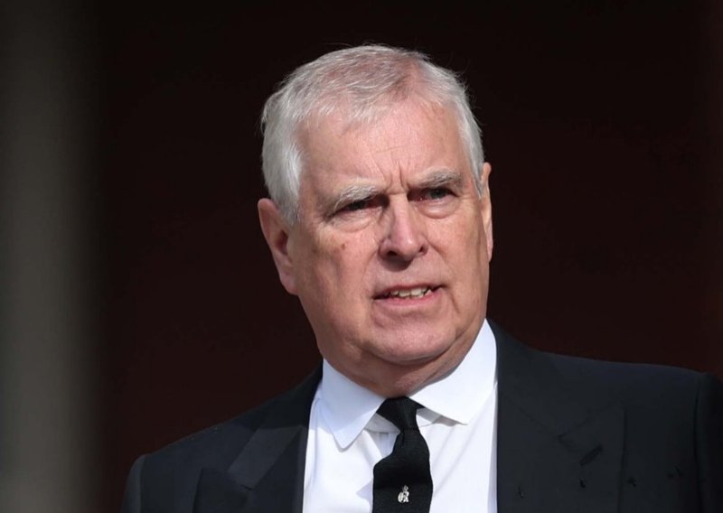 Andrew je pušten iz pritvora, no policija nastavlja s pretresom njegovog nekadašnjeg doma