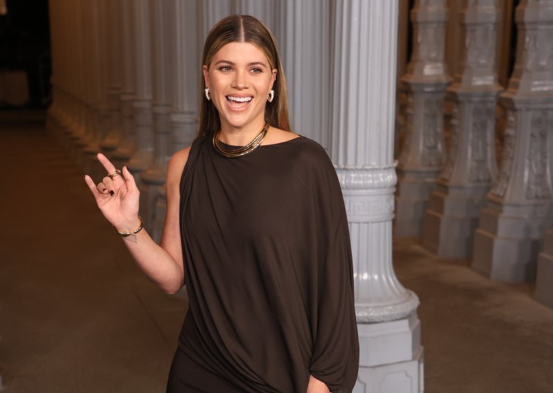 Chic kombinacija koja vizualno skida kilograme: Sofia Richie ima trik za 'peglanje' trbuha i struka