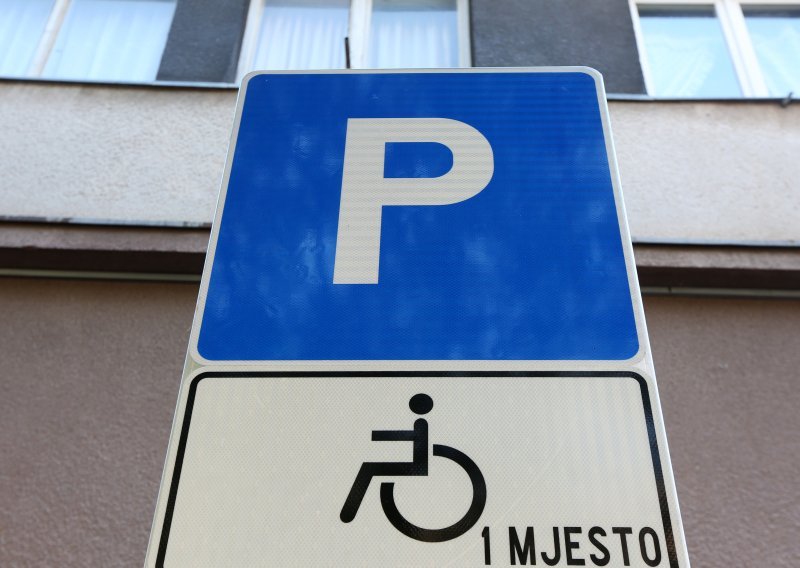 U nadzoru parkinga za osobe s invaliditetom u Splitu utvrđeno 67 prekršaja