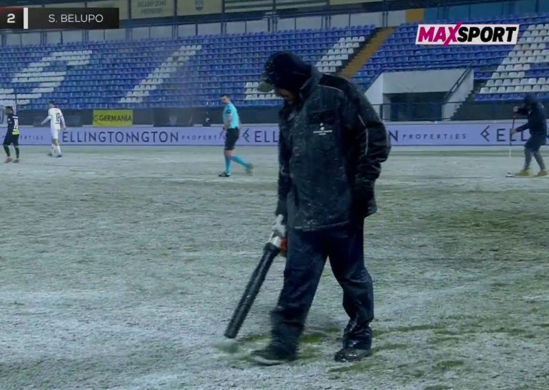 Nevjerojatne scene na utakmici SHNL-a: Pogledajte prekid zbog čišćenja snijega