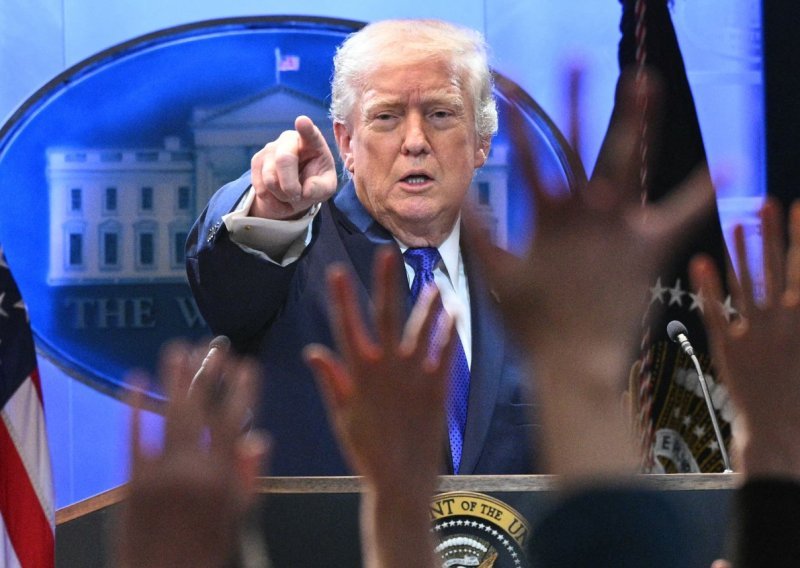 Trump otkrio: 'Suci su podlegli stranim interesima, uvodim globalne carine od 10 posto!'