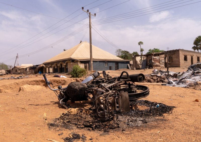 Užas u Nigeriji: Naoružani Muškarci upali u selo i pobili 50 ljudi