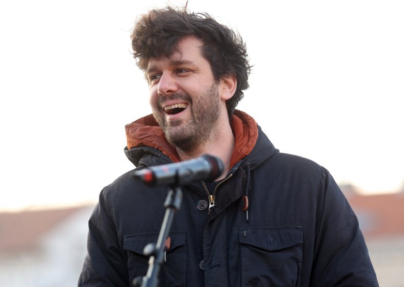 Bezinović daruje 10.000 eura za antiratnu edukaciju riječkih maturanata