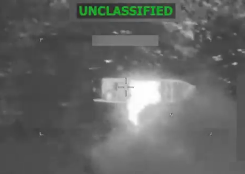 Pogledajte kako Amerikanci uništavaju brod s drogom u istočnom Pacifiku