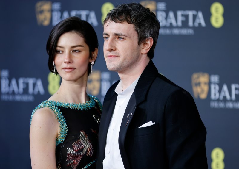 Napustila SAD: Lijepa glazbenica odvažila se na veliki korak u svojoj vezi