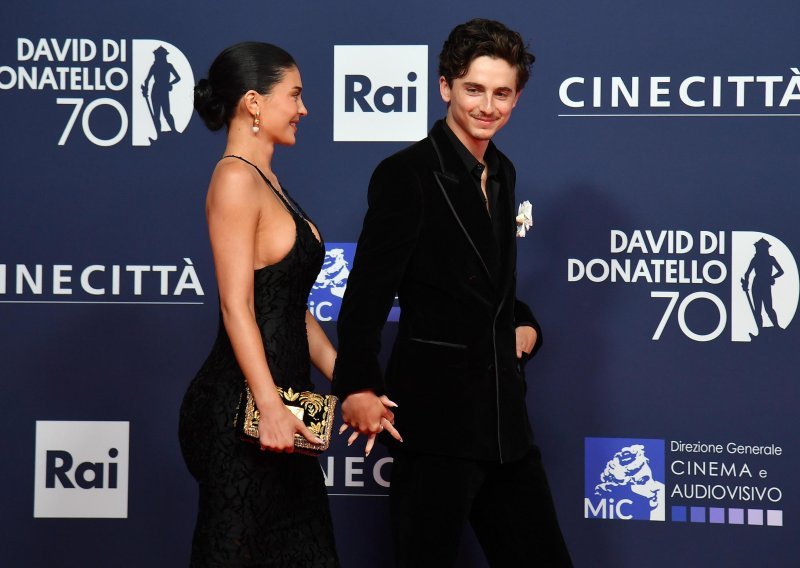 Zaljubljeni pogledi i šaputanja u publici: Timothée i Kylie ukrali pozornost na dodjeli