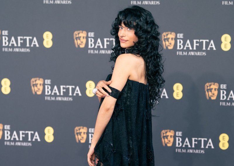 Kad frizura nadmaši i najprovokativniju haljinu: Zvijezda filma 'Marty Supreme' ukrala poglede