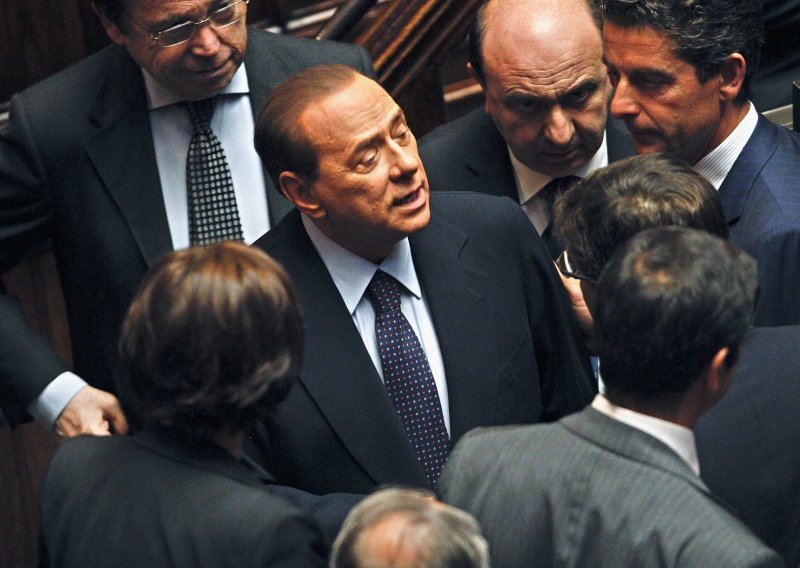 Berlusconijeva vlada preživjela glasanje u parlamentu