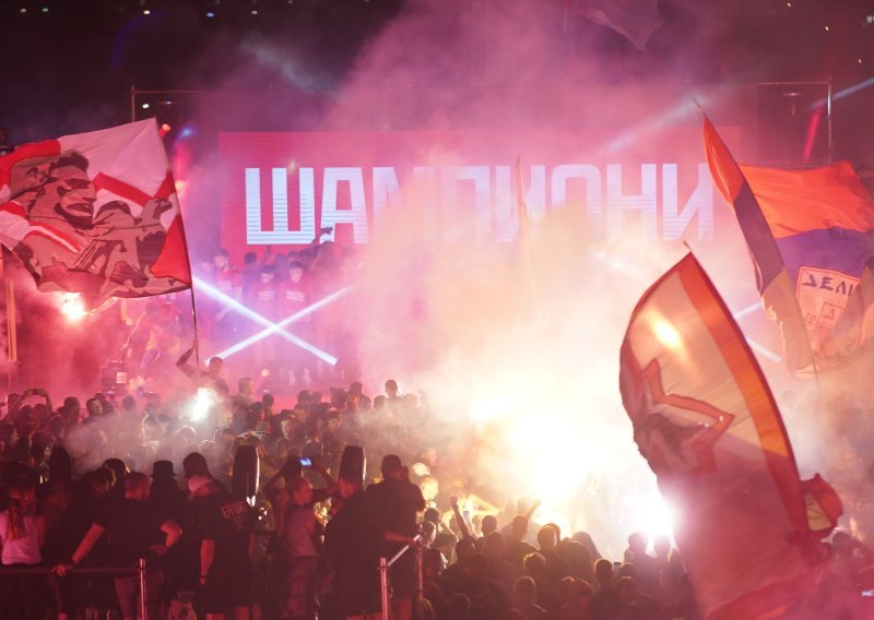 Evo koju je pjesmu Zvezda pustila dok su Delije prijetile hrvatskim navijačima