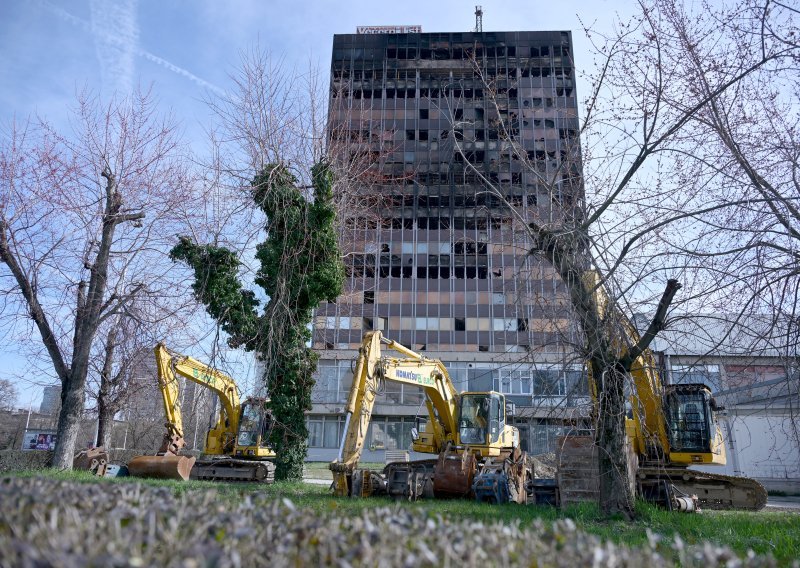 Počele pripreme za rušenje Vjesnika: Stigla vojska
