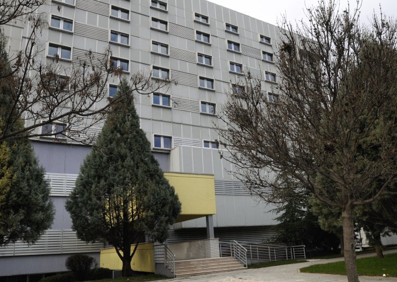 Zdravstveni djelatnici u Mostaru štrajkaju već pola godine, vlasti negoduju: Ovo je protuzakonito