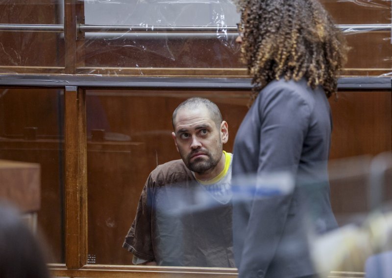 Sin poznatog filmaša optužen za ubojstvo roditelja izjasnio se da nije kriv