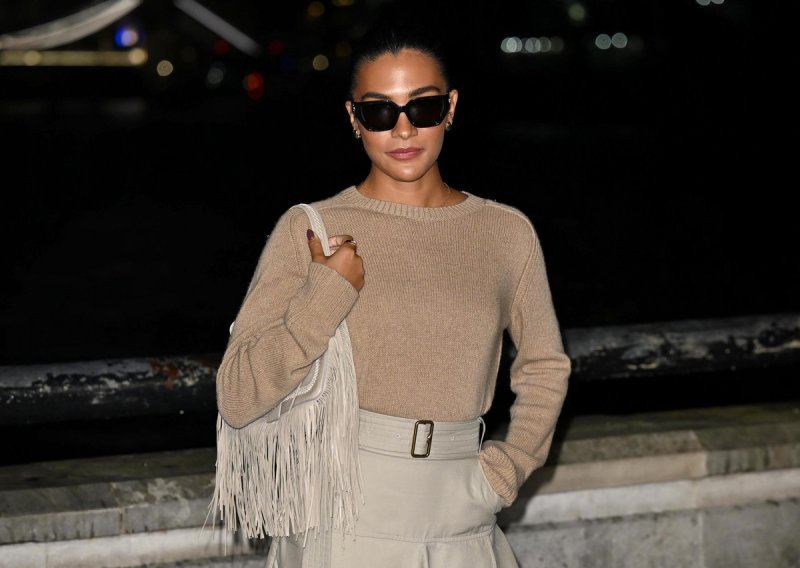 Suknja poput balonera, a tek torbica: Olivia Dean sve je bacila u drugi plan na reviji