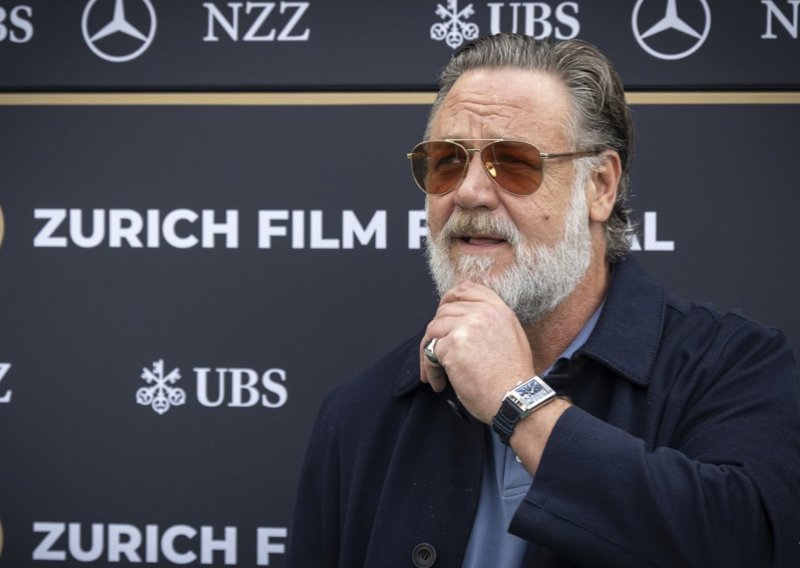 Fanovi Russella Crowea oduševljeni su otkrićem o njegovom tajnom računu na Tik Toku