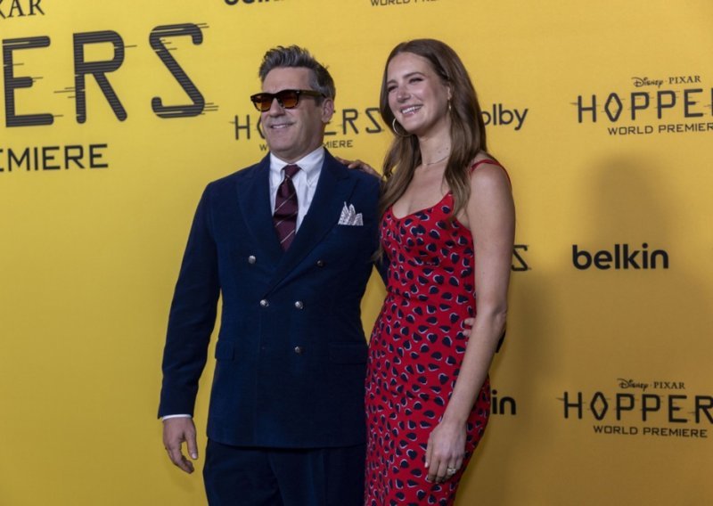 Zvijezdu 'Landmana' potpuno je zasjenila prelijepa supruga Anna