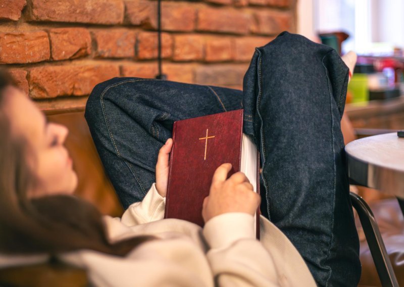 'Tihi preporod' koji nitko nije očekivao: Zbog generacije Z eksplodirala prodaja Biblije