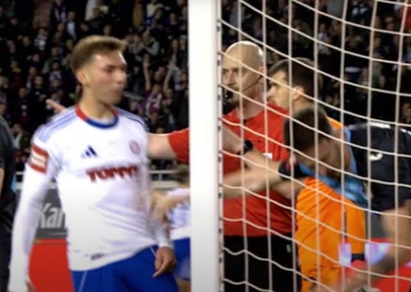 Objavljena snimka iz VAR sobe: Pogledajte pljuvanje Sigura i poslušajte razgovor sudaca