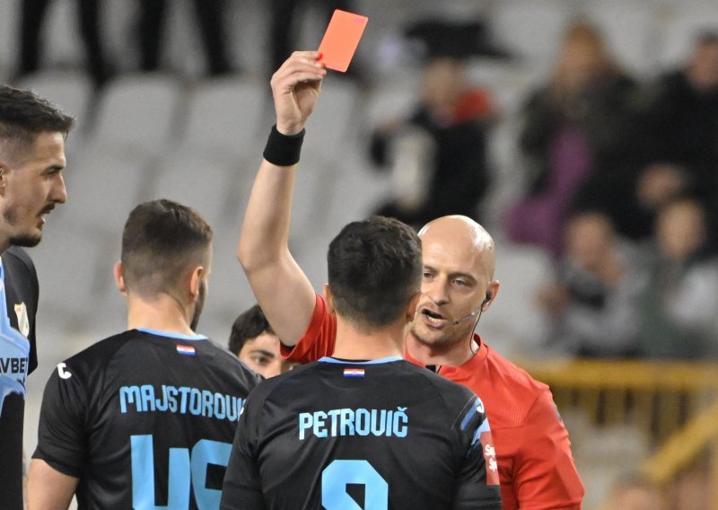 Poslušajte VAR komunikaciju kod isključenja u derbiju. 'Gdje si Dario?'