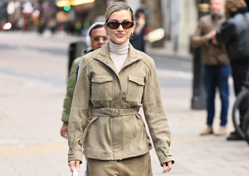 Povratak retro elegancije: Zbog ovog komada brušena koža ponovno je najpoželjniji materijal