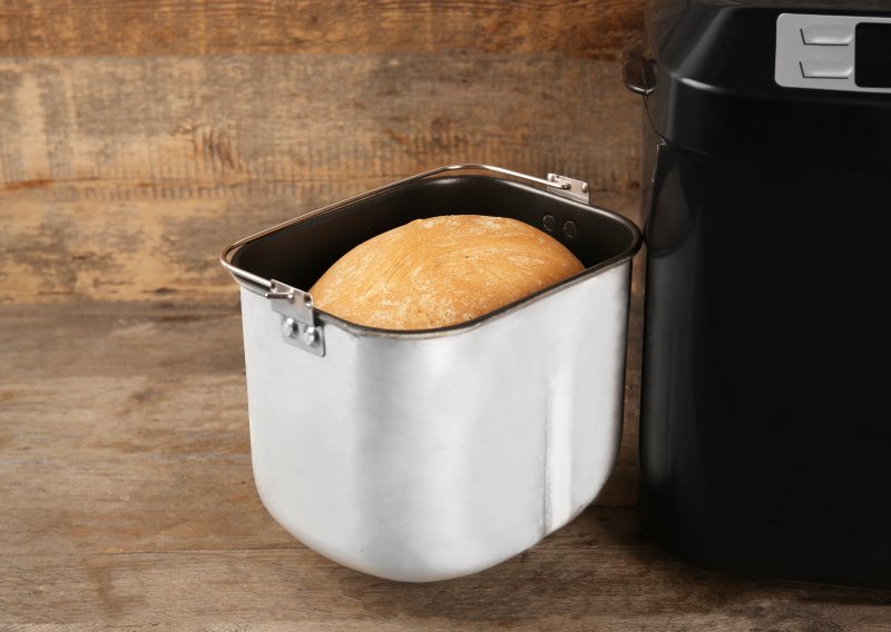 Kruh iz friteze na vrući zrak koji miriše na dom: Hrskavo izvana, mekano iznutra