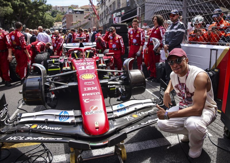 Mbappe u autoškoli: Automobil u kojem polaže vrijedi kao jedna felga na njegovom BMW-u