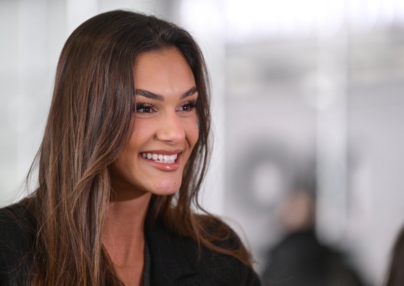 Laura Gnjatović ima sestru koja izbjegava reflektore, no kad se pojavi - ne prolazi nezapaženo