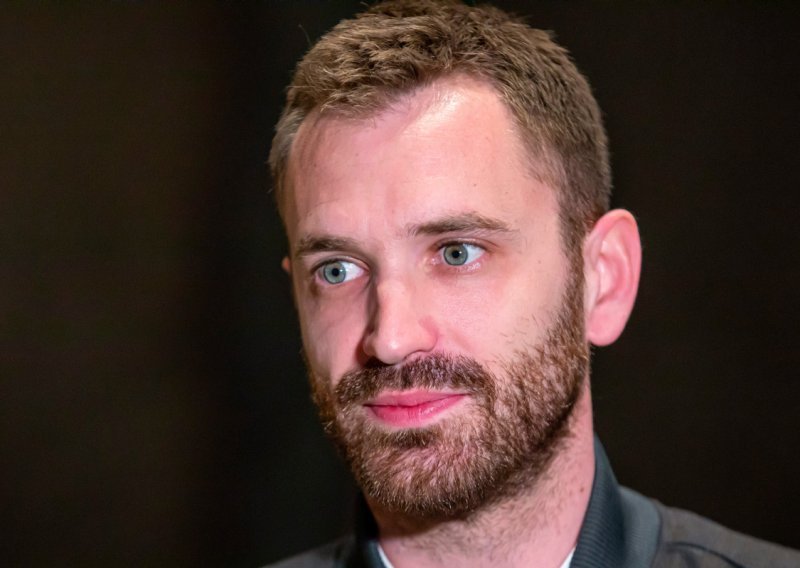 Jelena Perčin povukla prijavu, ali suđenje Momčilu Otaševiću zbog neovlaštenog snimanja se nastavlja