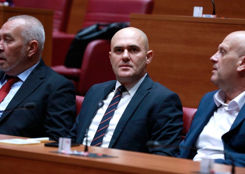Zastupnik DP-a srpske nacionalnosti: 'Dabro je bećar, pjevao sam i ja puno puta'