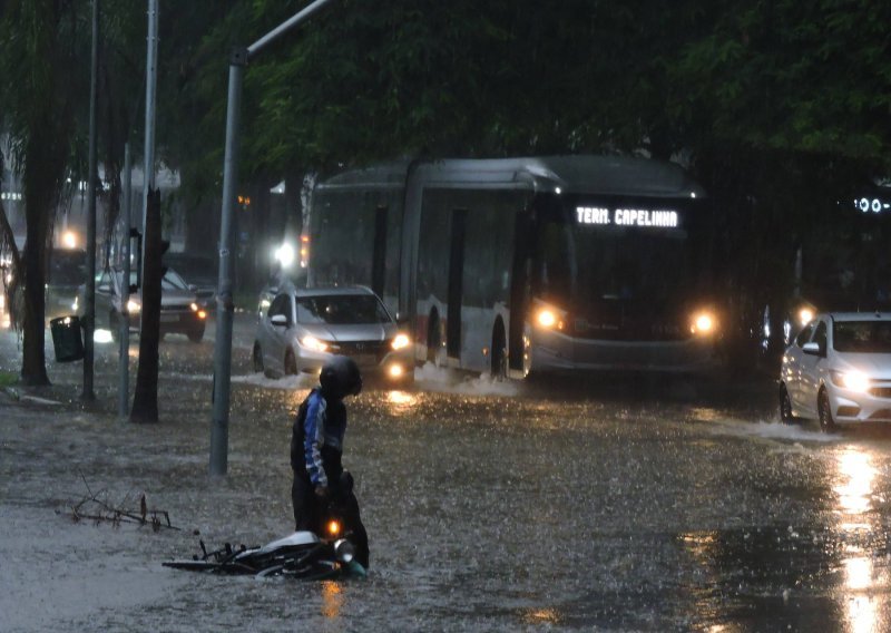 Smrtonosni vrhunac kišne sezone: U poplavama 25 poginulih i 43 nestalih