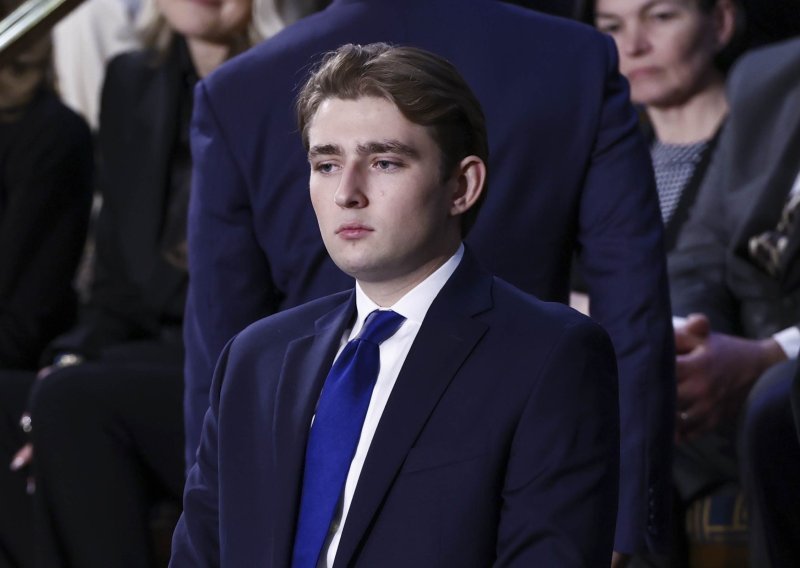 Visok, povučen i sve sličniji ocu: Neočekivani povratak Barrona Trumpa u prvi plan