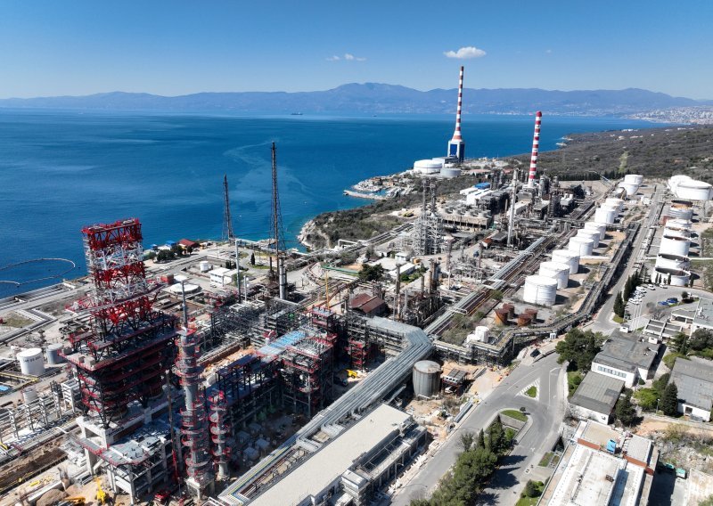 INA: Dovršena prva faza projekta sanacije podmorja u Rafineriji nafte Rijeka