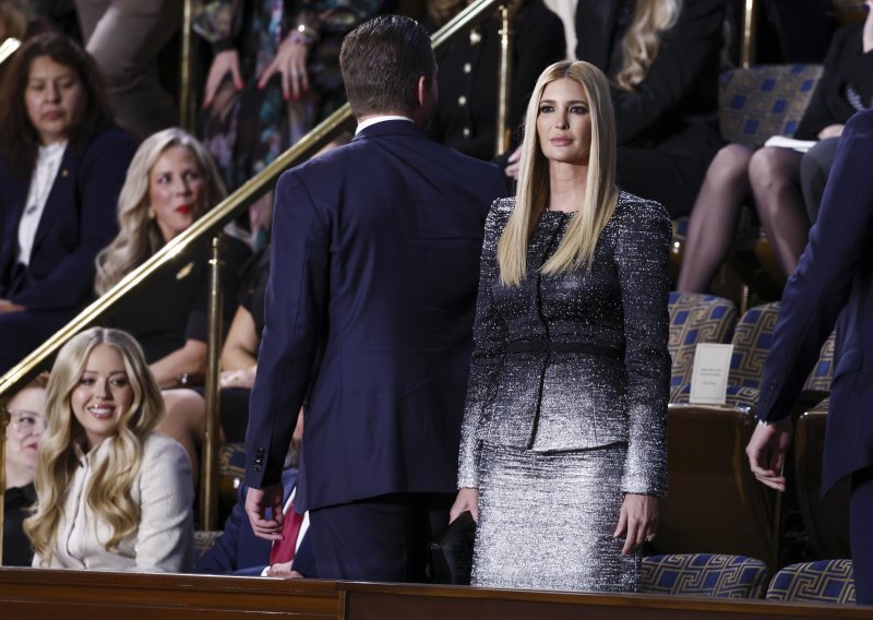 Svjetlucavo izdanje: Ivanka Trump u skupocjenoj kombinaciji zasjenila i Melaniju