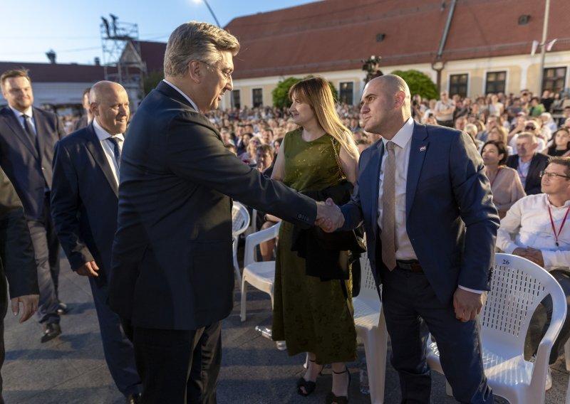 Sastanak koalicije: Situacija je dugoročno neodrživa. Moguć je i razlaz