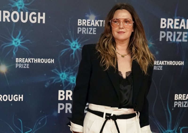 Drew Barrymore objavila intimne fotke iz 90-ih i oduševila fanove