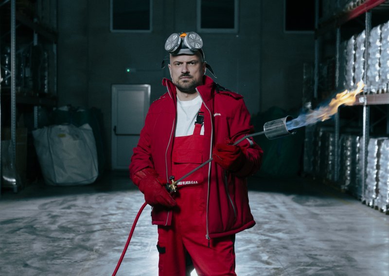 Vojko V opet briljira: Napravio je tvrdi rap o majstorima i hidroizolaciji