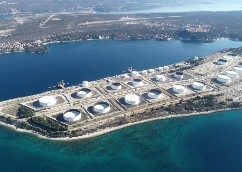 JANAF: 'Svih osam tankera za MOL Grupu prevozi isključivo nerusku naftu'