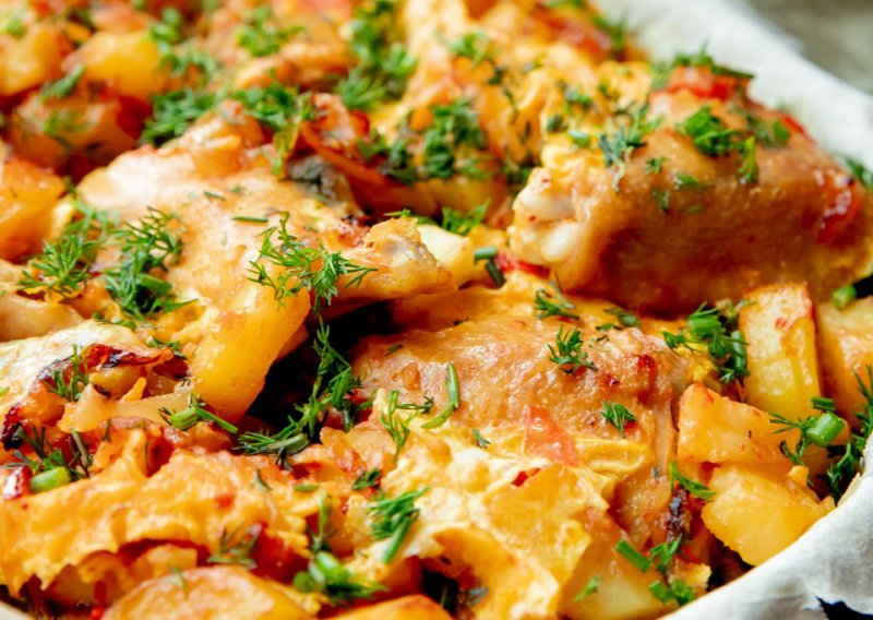 Zapečena tjestenina s piletinom gotova u 20 minuta - s ovim receptom ne možete pogriješiti