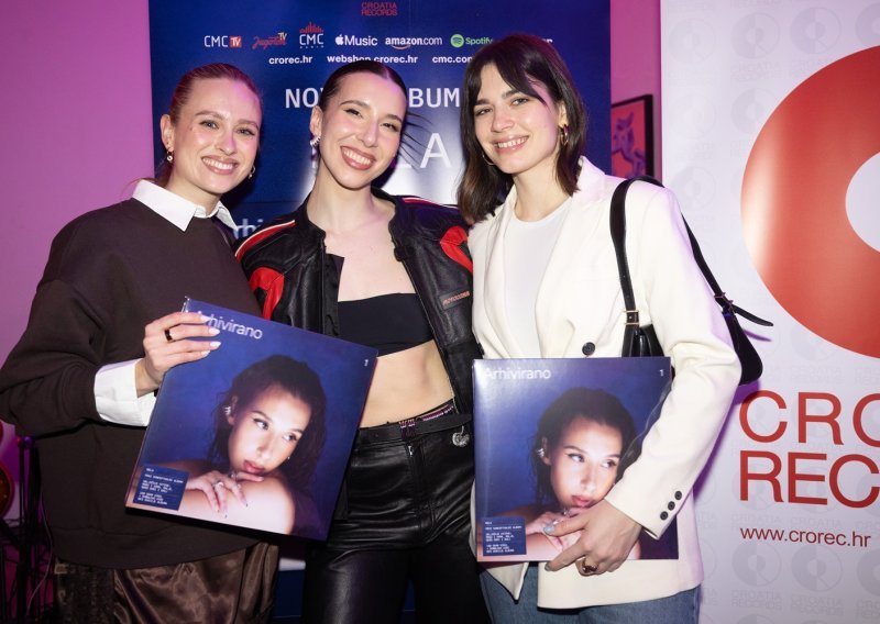 Nela predstavila fantastično vinilno izdanje albuma 'Arhivirano' pred punim auditorijem studija Klet