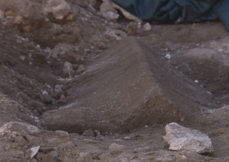 Ispred dubrovačke katedrale pronađen pokrov sarkofaga