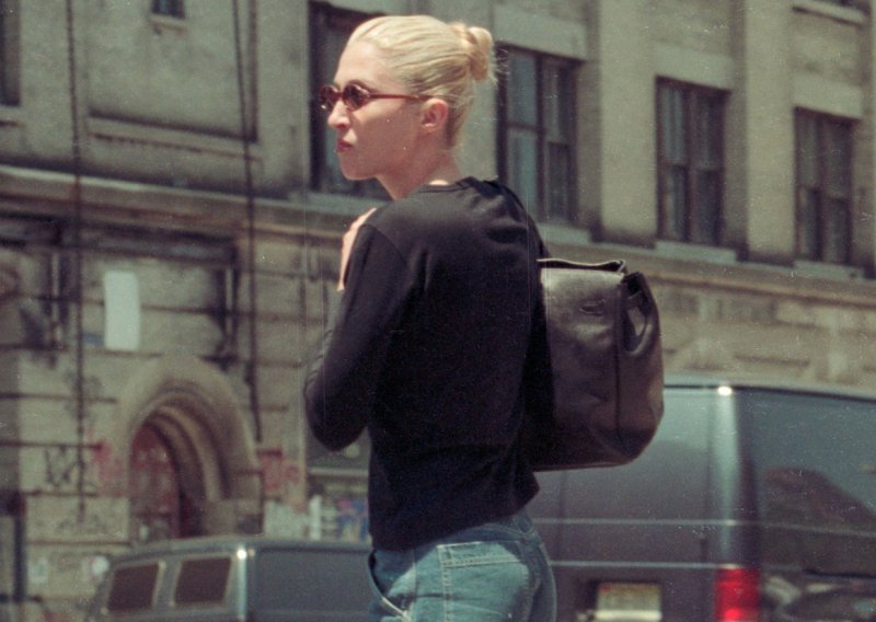 Serija o Kennedyjevima pokrenula stari trend, a traperice Carolyn Bessette sad svi žele