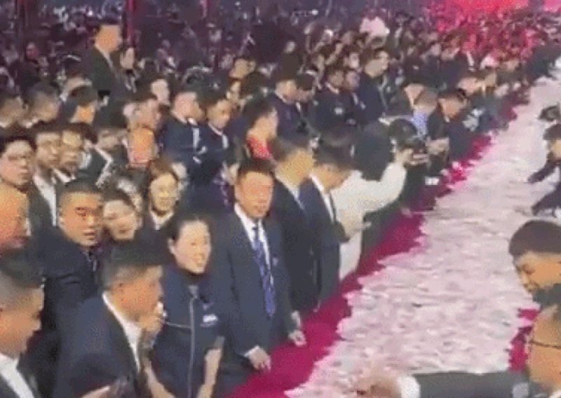 VIDEO Tvrtka podijelila 26 milijuna dolara bonusa, zaposlenici grabili novac sa stolova