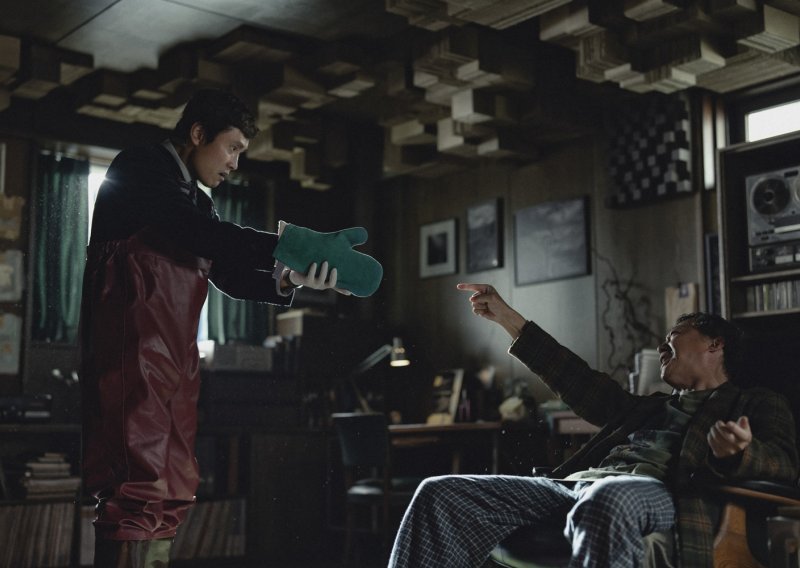 Senzacionalna i briljantna satira jednog od najvećih azijskih redatelja današnjice!