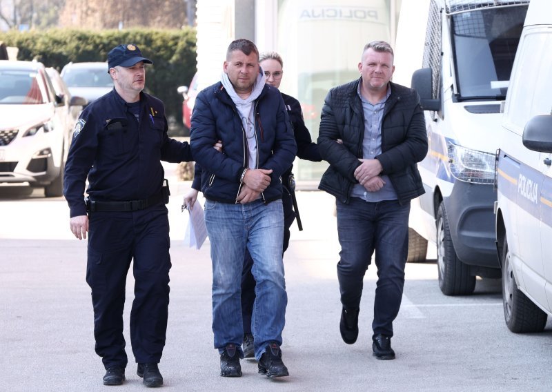 Dvojac godinama ilegalno bacao otpad u šumi kraj Zagreba. Uhićeni su