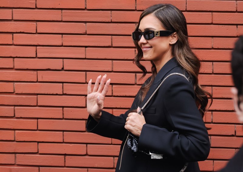 Rijetko zajedničko pojavljivanje: Jessica Alba zablistala s kćeri na reviji